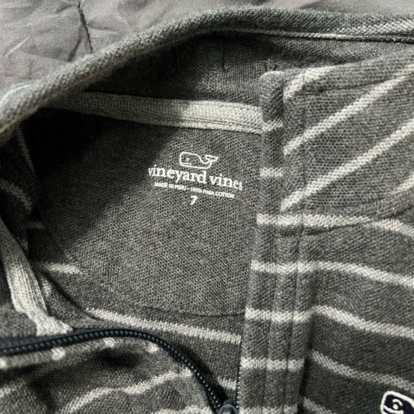 Boys Vineyard Vines 3/4 zip pull over. Size 7 - Picture 3 of 3